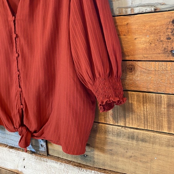 NWT Sanctuary 3/4 Sleeve Tie Front Detail Ruched Button Front Top. - Picture 2 of 7